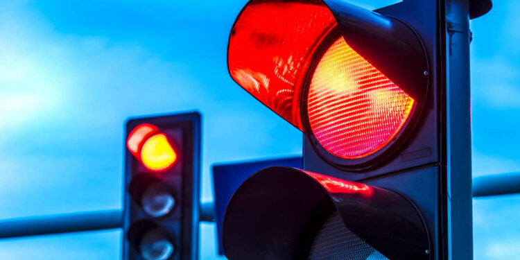 Motorista embriagado é flagrado usando celular e furando sinal vermelho em Jaraguá do Sul