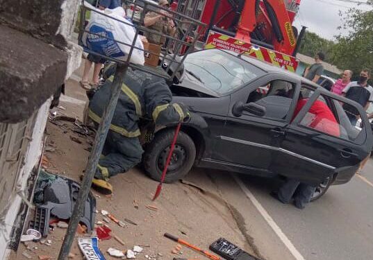Três pessoas ficam feridas em acidente, em Jaraguá do Sul