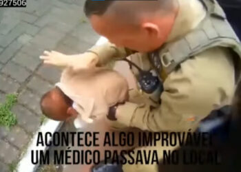 [Vídeo] PMs salvam a vida de recém-nascido engasgado em Jaraguá do Sul