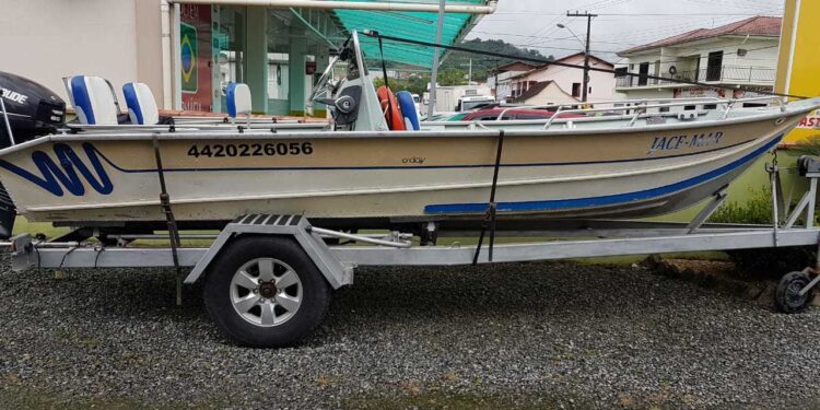 Barco é furtado em Guaramirim