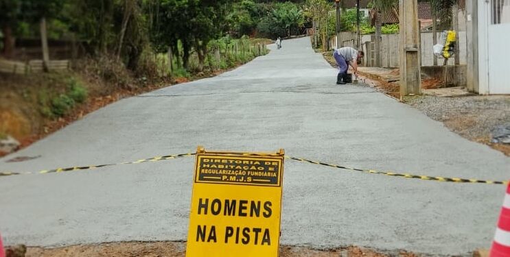 Habitação de Jaraguá do Sul promove obras de concretagem em Três Rios do Norte