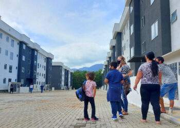 Futuros moradores do condomínio Santa Luzia, em Jaraguá do Sul, conhecem o local