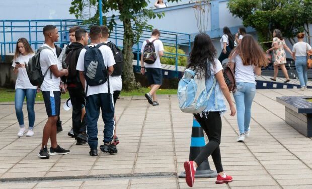 Governo de SC informa datas de matrícula e rematrícula na rede estadual em 2022