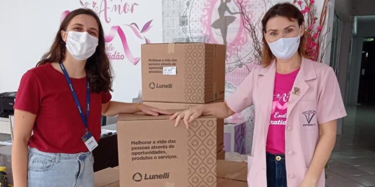 Empresa Lunelli faz doação para Rede Feminina de Combate ao Câncer de Guaramirim