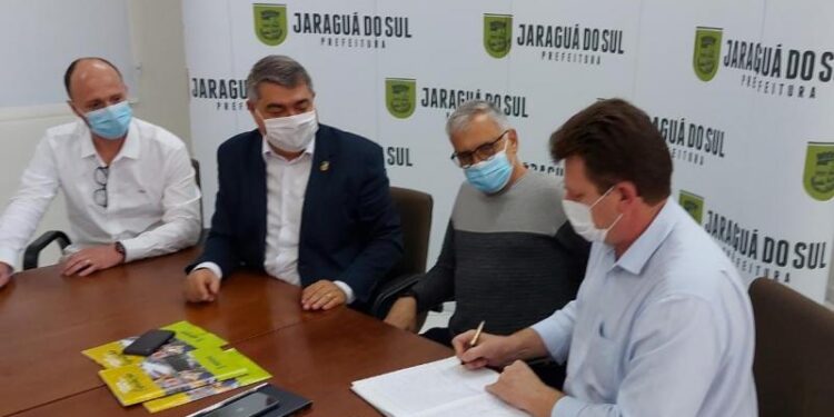 Presidente da Câmara assume cargo de prefeito de Jaraguá do Sul por oito dias