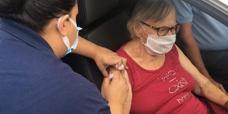 Guaramirim amplia vacinação de reforço para idosos a partir de 60 anos