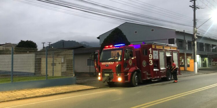 Fogo atinge empresa têxtil em Schroeder