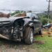 Carro colide contra muro e invade residência após acidente em Jaraguá do Sul