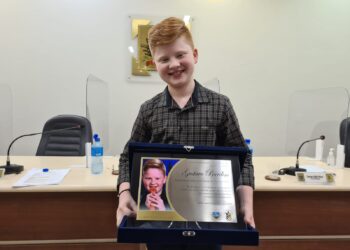 Cantor Gustavo Bardim é homenageado na Câmara de Vereadores de Guaramirim