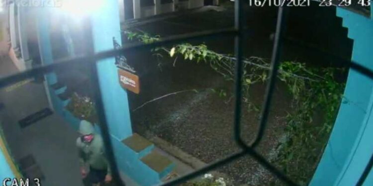 [VÍDEO] Polícia Civil tenta identificar autor de tentativa de furto em Schroeder