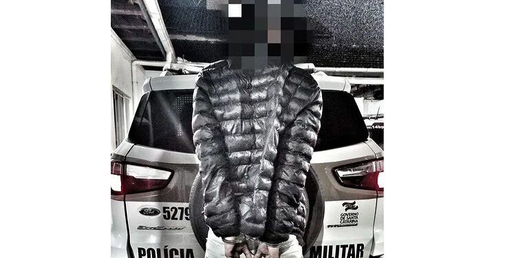 Jovem com mandado de apreensão é detido em Jaraguá do Sul