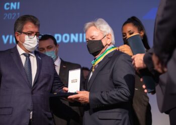 [Vídeo] Vicente Donini recebe Ordem do Mérito da Indústria