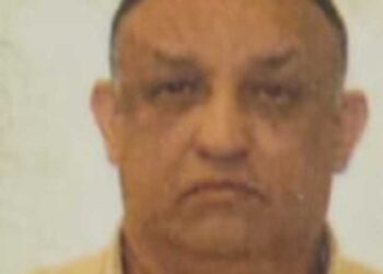 Identificado motorista que morreu após carreta tombar às margens de rio em Corupá