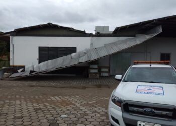 Guaramirim registra destruição após fortes ventos