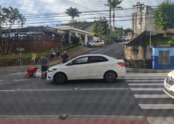 Idosa é atropelada no Centro de Jaraguá do Sul