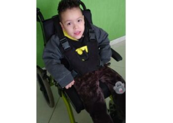 Após conseguir R$ 50 mil em vakinha, menino jaraguaense com paralisia cerebral realiza cirurgia