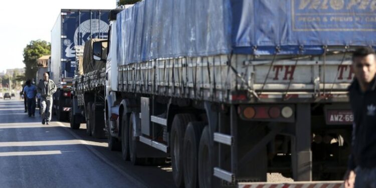 Líderes dizem que greve dos caminhoneiros está mantida