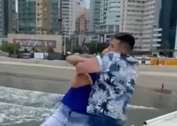 [Vídeo] Homem apanha após ofensas homofóbicas contra trans em Balneário Camboriú