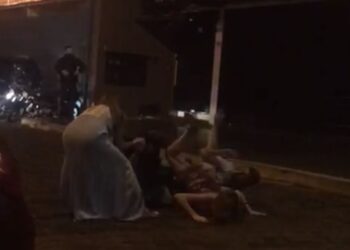 [Vídeo] Farra em casa de swing acaba em briga de casais em Balneário Camboriú