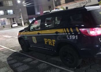 Motorista vai ‘resgatar’ amigo de blitz e é preso por dirigir bêbado em SC