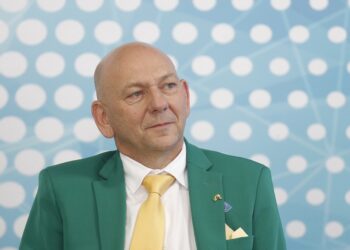 Vereadores de Florianópolis rejeitam moção de apoio a Luciano Hang