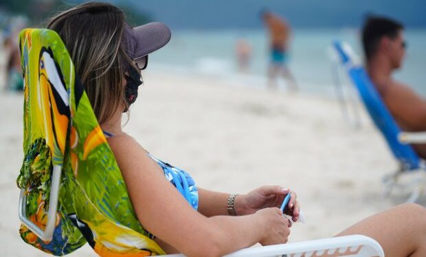 Liberação do uso de máscaras deve iniciar por parques, praças e praias em SC