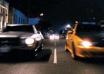 Dois jovens acabam na delegacia após racha entre veículos em Jaraguá do Sul