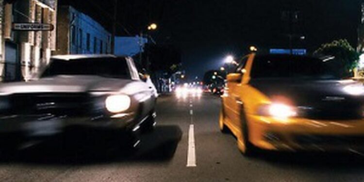 Dois jovens acabam na delegacia após racha entre veículos em Jaraguá do Sul