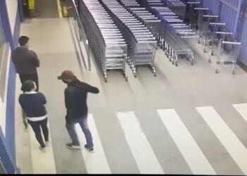 [Vídeo] Polícia faz buscas a assaltantes de mercado em Guaramirim