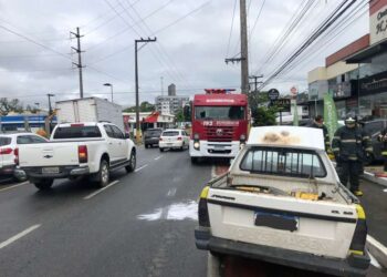Carro pega fogo em Jaraguá do Sul
