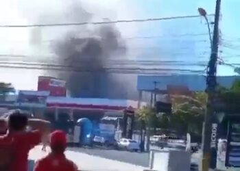 [Vídeo] Incêndio atinge fábrica de estofados em Jaraguá do Sul