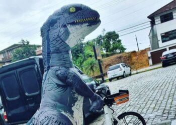 Dinossauro de Joinville é preso por furtos cometidos em São Paulo