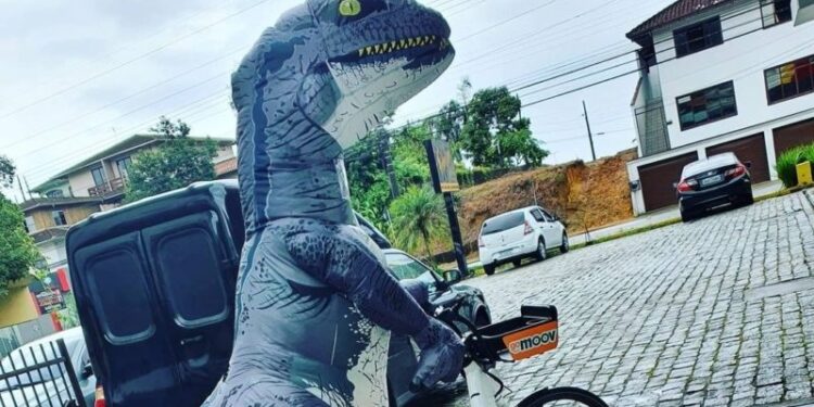 Dinossauro de Joinville é preso por furtos cometidos em São Paulo