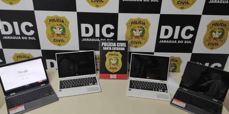 Notebooks furtados em escola de Jaraguá do Sul são recuperados com professor da unidade