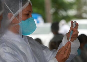 Vacinação em SC: Estado distribui Pfizer e AstraZeneca para segunda dose e reforço