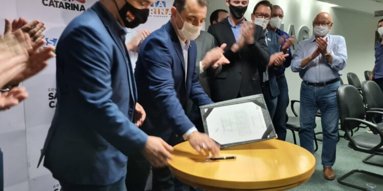 Governador lança edital de duplicação da SC-108