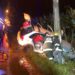 Duas pessoas ficam feridas após colisão de carro contra poste em Massaranduba