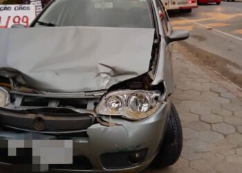 Dois carros se envolvem em acidente em Schroeder