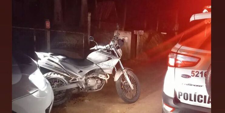 Homem com cocaína tenta fugir da PM em Guaramirim e é preso em Jaraguá