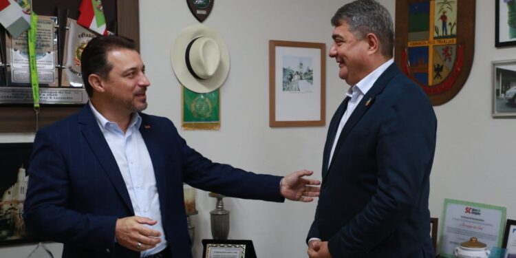 Governador visita prefeito de Jaraguá do Sul e conhece painel de gestão