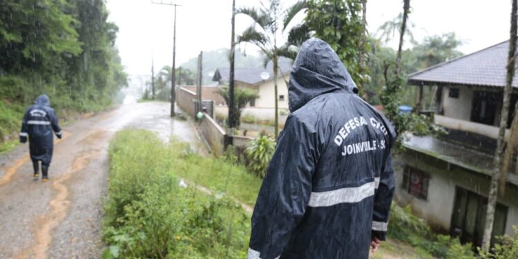Defesa Civil de Joinville emite aviso meteorológico para esta quinta-feira (18)