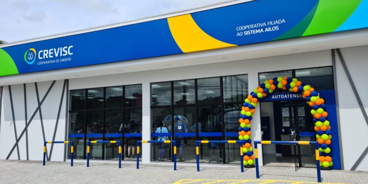 Crevisc inaugura nova agência em Guaramirim