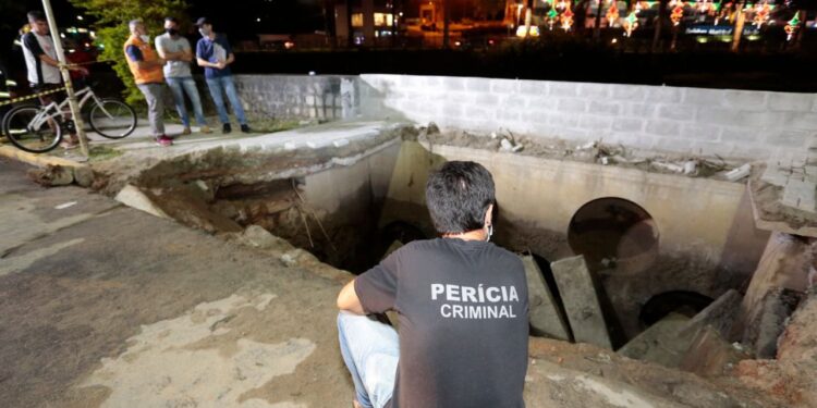 Prefeitura de Joinville emite comunicado sobre as 33 pessoas feridas com desabamento de calçada