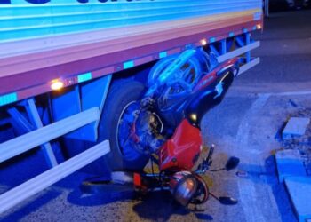 Motociclista fica ferido após colisão contra caminhão em Massaranduba