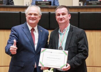 Médico que atuou no enfrentamento da pandemia em Jaraguá do Sul é homenageado