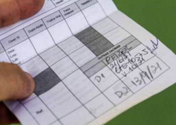 Jovens vendem comprovantes falsos de vacina contra a Covid-19 em SC