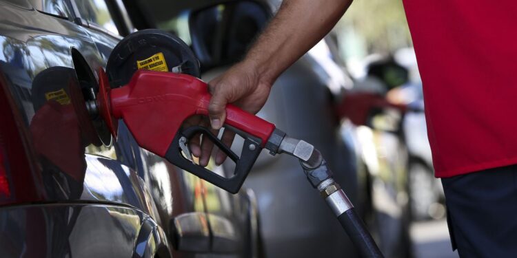 Preço da gasolina varia até R$ 6,56 em Jaraguá do Sul
