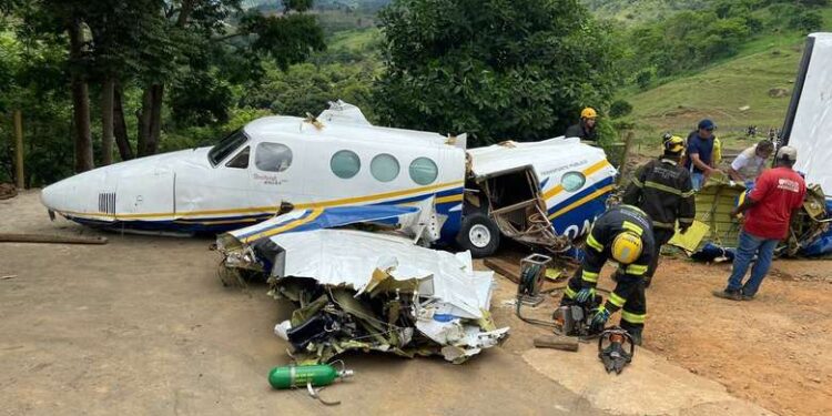 Cabo é encontrado enrolado na hélice do avião que caiu com Marília Mendonça