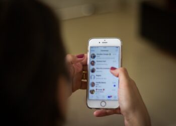 Mulher divulga nudes do ex-namorado e é indiciada em SC