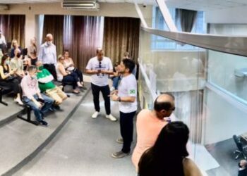 Florianópolis tem protesto contra passaporte da vacina